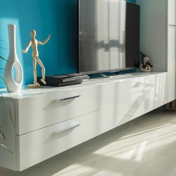 Современная мебель для кухни и гостиной   Простая форма, единообразные фасады и элегантность - вот отличительные черты современной мебели, которая часто заканчивается глянцевым блеском